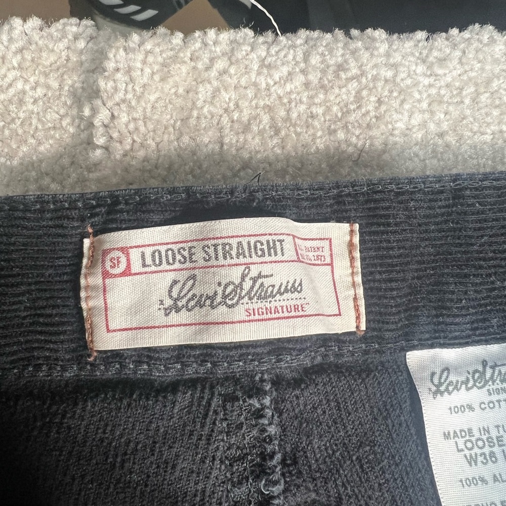 Levi’s black corduroy 36x34 - Picture 3 of 5